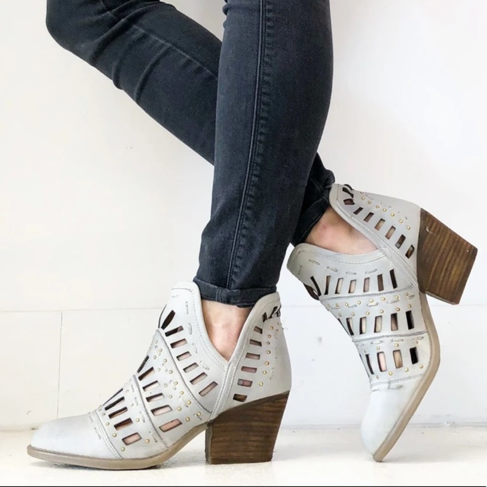Muse & Cloud Arcadia Ice Grey Ankle Boots Booties